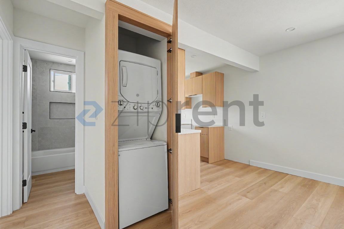 Building Photo - Unit 3