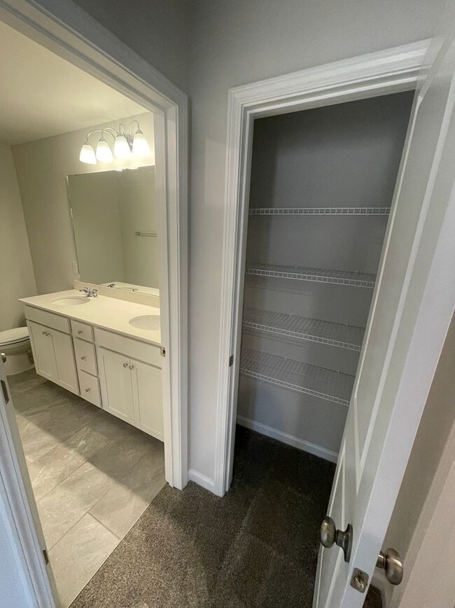 Building Photo - Charming 3 Bedroom Home Located in Raleigh