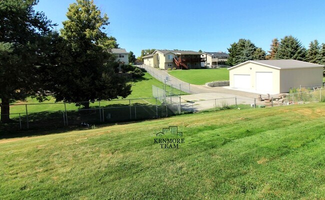 Building Photo - 4 Bedroom, 3 Bath Home in South Kennewick