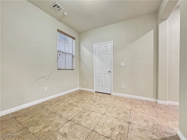 Building Photo - 945 Spiracle Ave