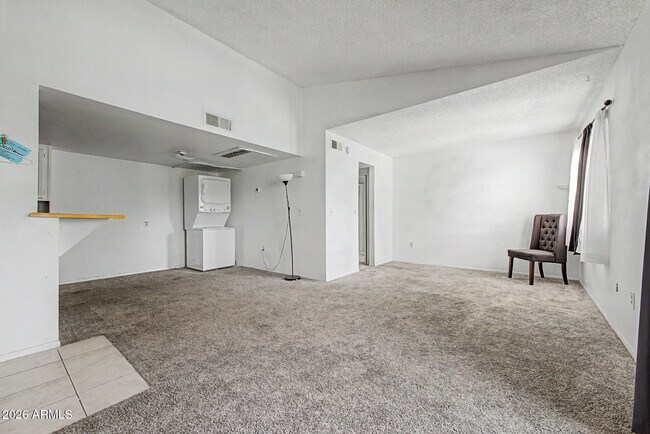Building Photo - 461 W Holmes Ave