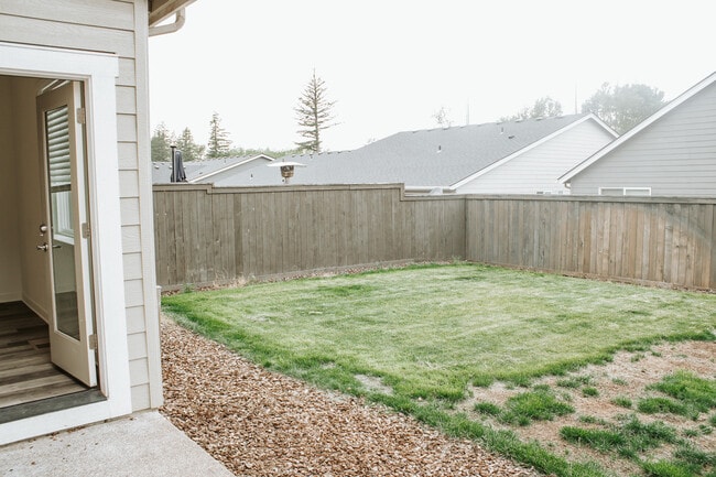 Building Photo - 289 NE Arrowhead Dr
