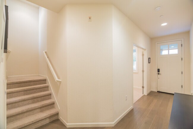 Entry - 856 White Moonstone Loop