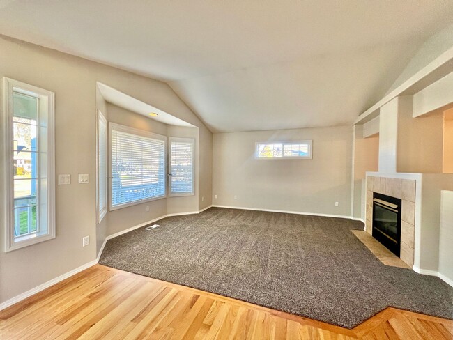 Building Photo - Lovely Battleground Ranch shows well!