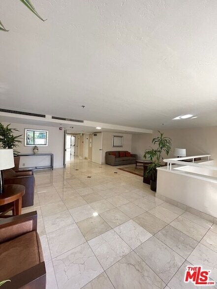 Building Photo - 600 W 9th St