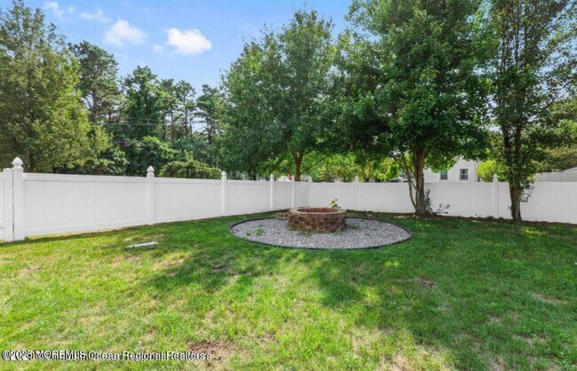 Building Photo - 1601 1st Ave