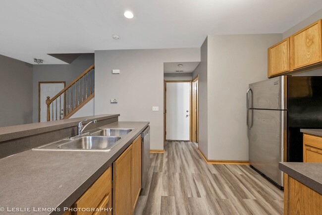 Building Photo - 4051 Blackstone Dr