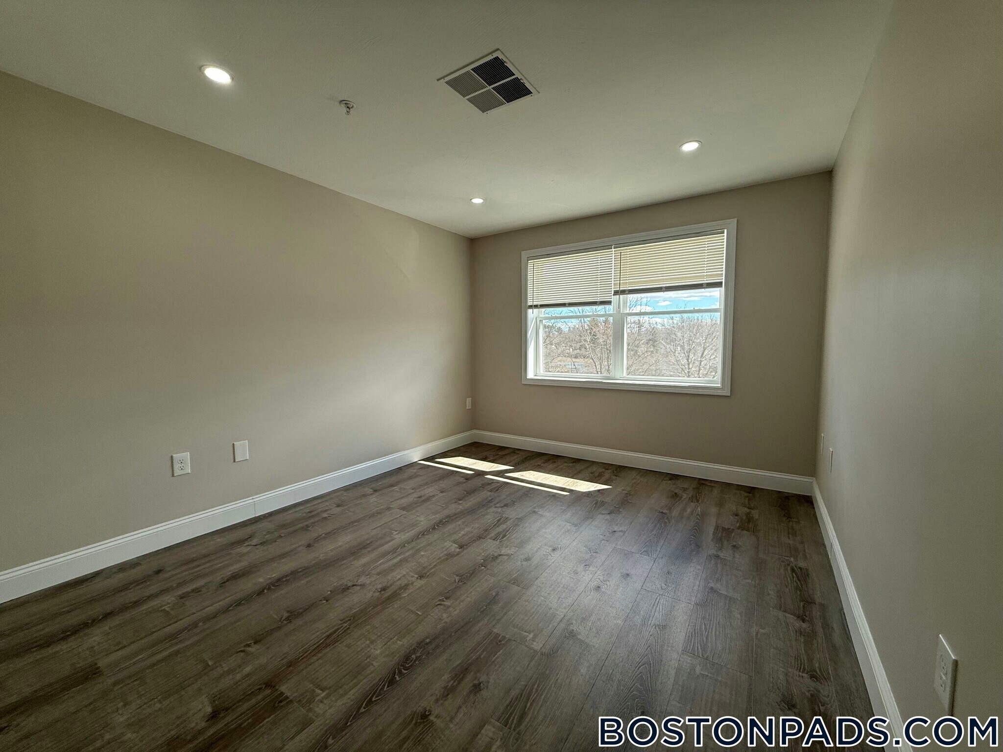 Building Photo - 21 Kenmar Dr