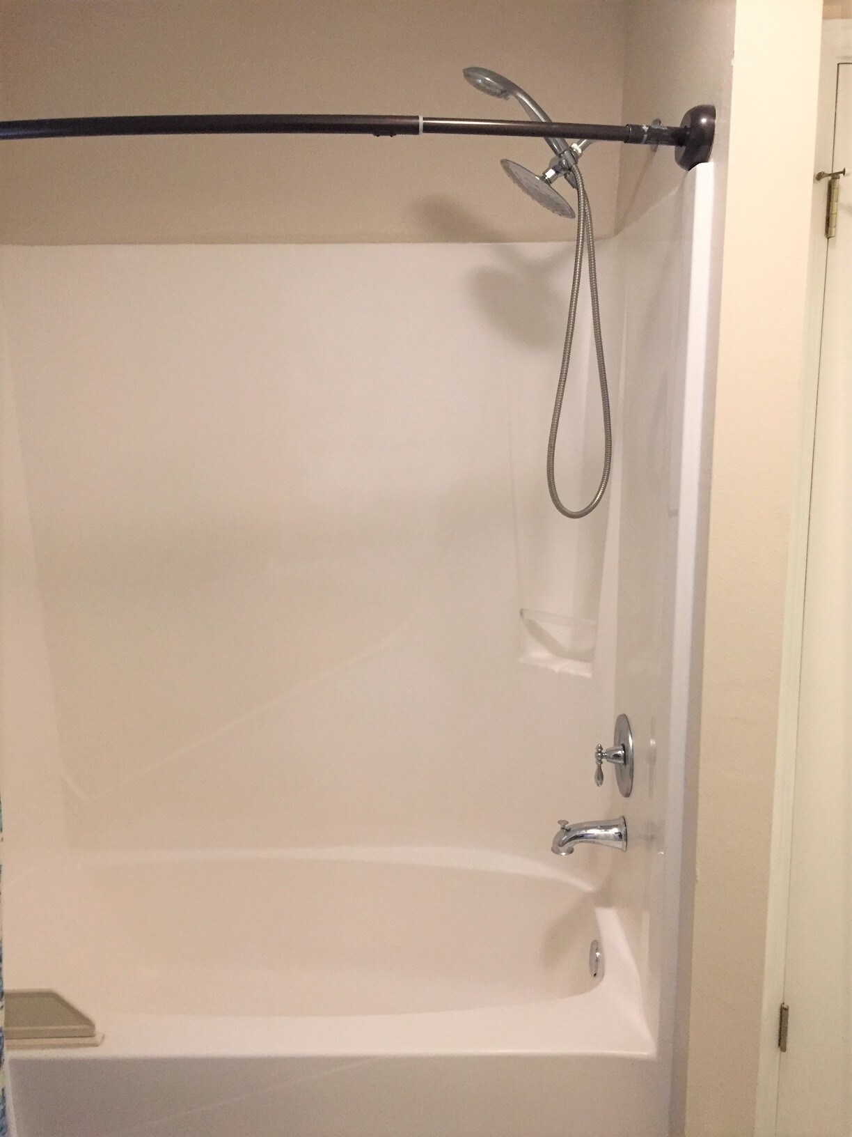 shower/tub - 544 Cedarwood Dr