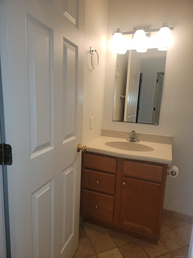 Building Photo - 1094 Main St