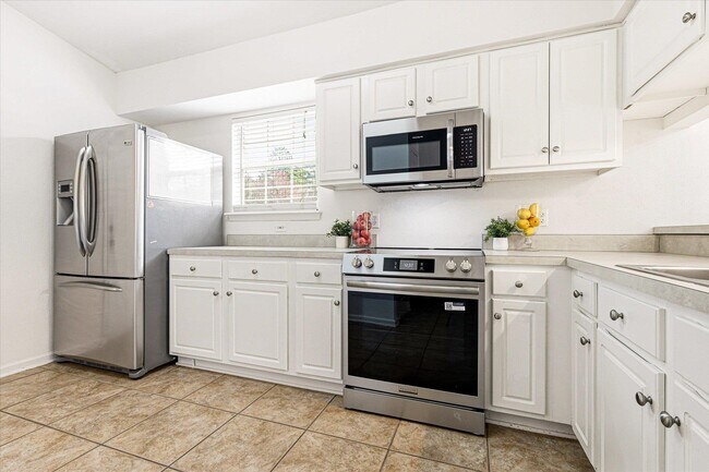 Building Photo - 335 Dreadnaught Ct