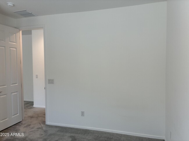 Building Photo - 813 S 107th Dr