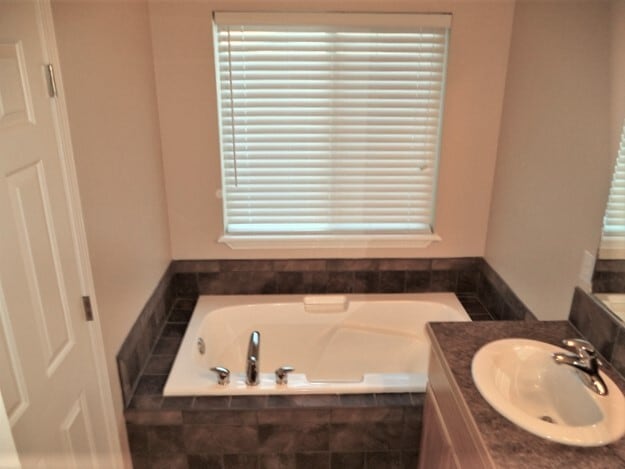 Building Photo - 544 N Locust Ave