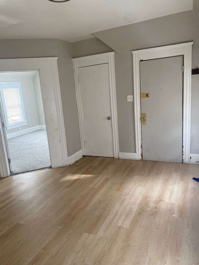 Building Photo - 1974 W 93rd St