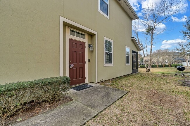Building Photo - ***TWO WEEKS FREE*** Stylish 3BR Townhome with Garage & Walk-In Closet