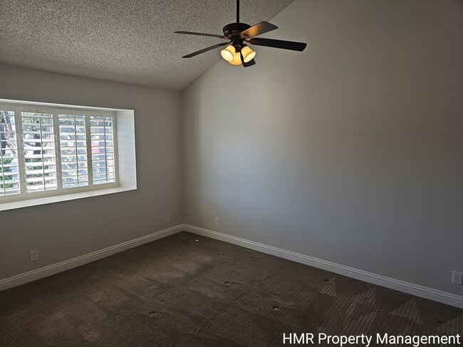 Building Photo - Spacious Two-Story Condo