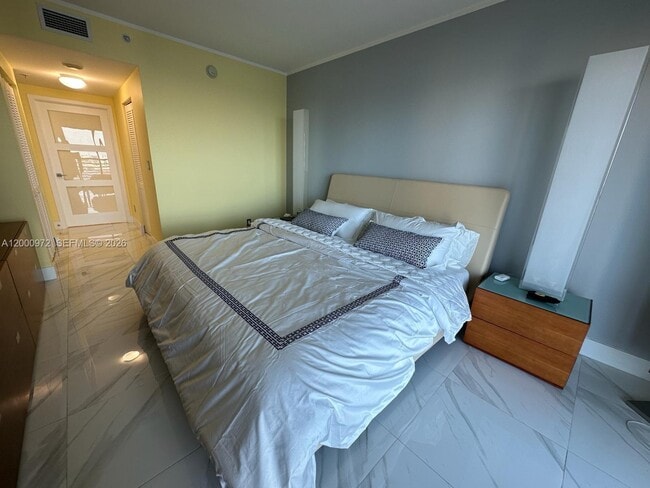 Building Photo - 325 S Biscayne Blvd