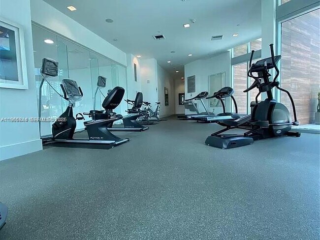 Building Photo - 350 S Miami Ave