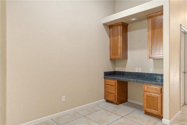 Building Photo - 1033 Raven Ln