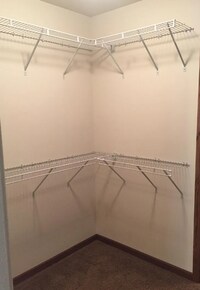Building Photo - Beautiful bilevel twinhome in Eaglewood! N...