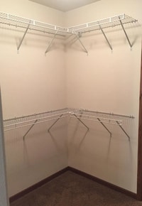 Building Photo - Beautiful bilevel twinhome in Eaglewood! N...