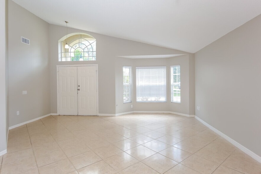 Building Photo - 402 Sangria Dr