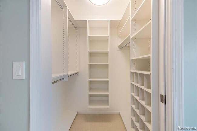 Building Photo - 24356 E River Rd