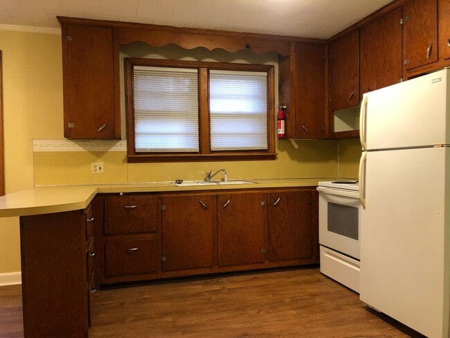 Building Photo - 553-B Jefferson Road