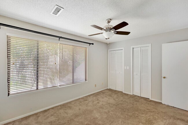 Building Photo - Prime Location Near Ravenel Bridge & Charl...