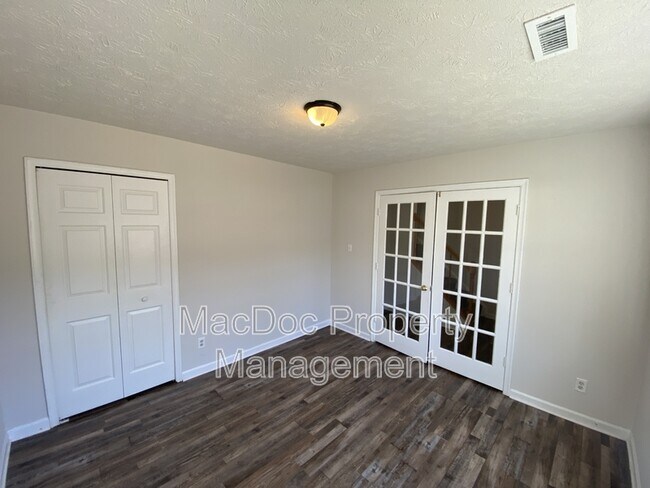 Building Photo - 105 Raquel Ct