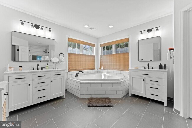 Building Photo - 43550 Riverpoint Dr
