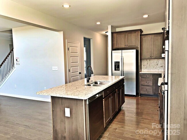 Building Photo - 7011 Kingfisher Way