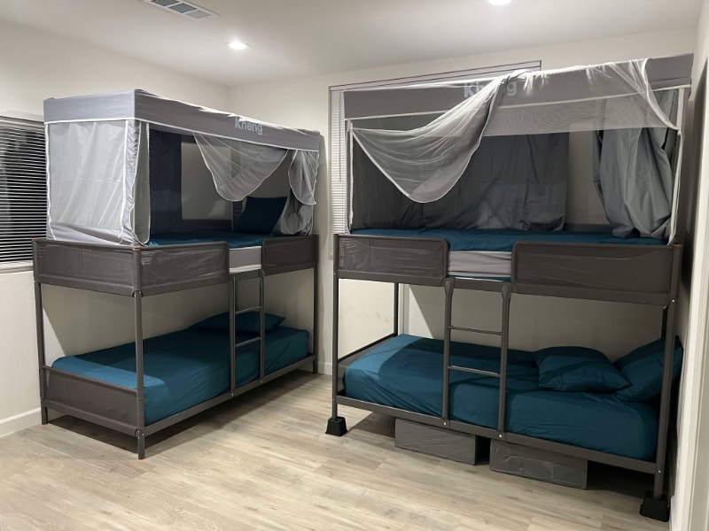 Building Photo - 866 N Edgemont St