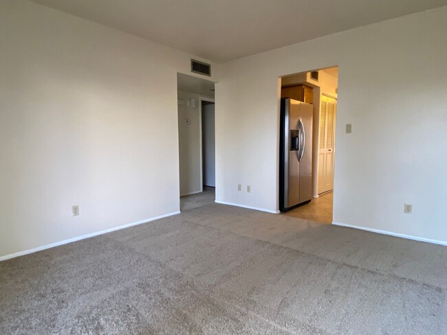 Building Photo - Tempe Townhouse 2 Bed/1Bath Single Story w...