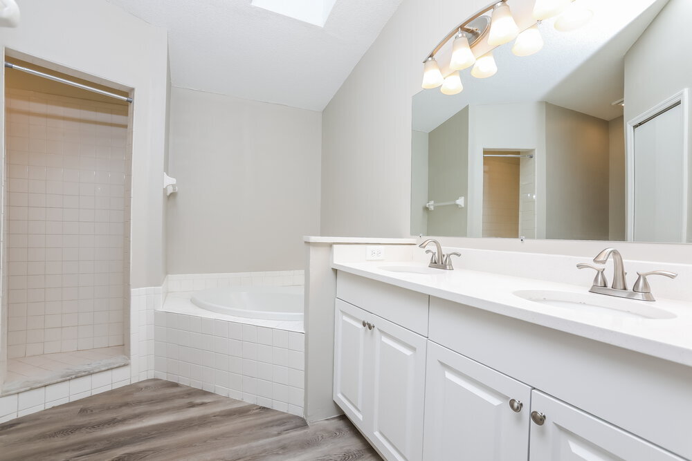 Building Photo - 1632 Chatham Cir