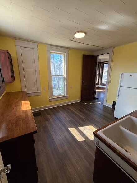 Building Photo - 315 N 10th St