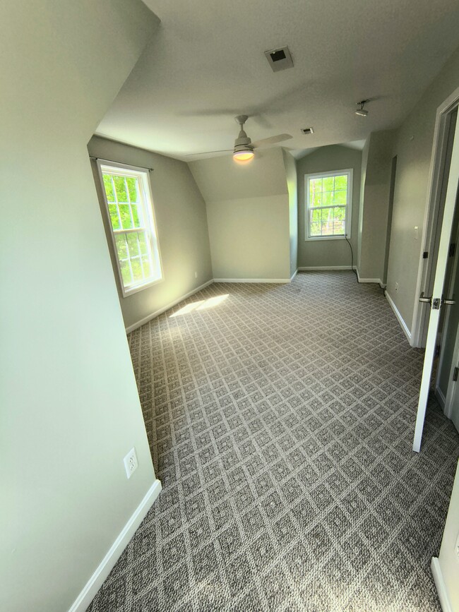 Building Photo - 5195 Old Gray Farm Ln