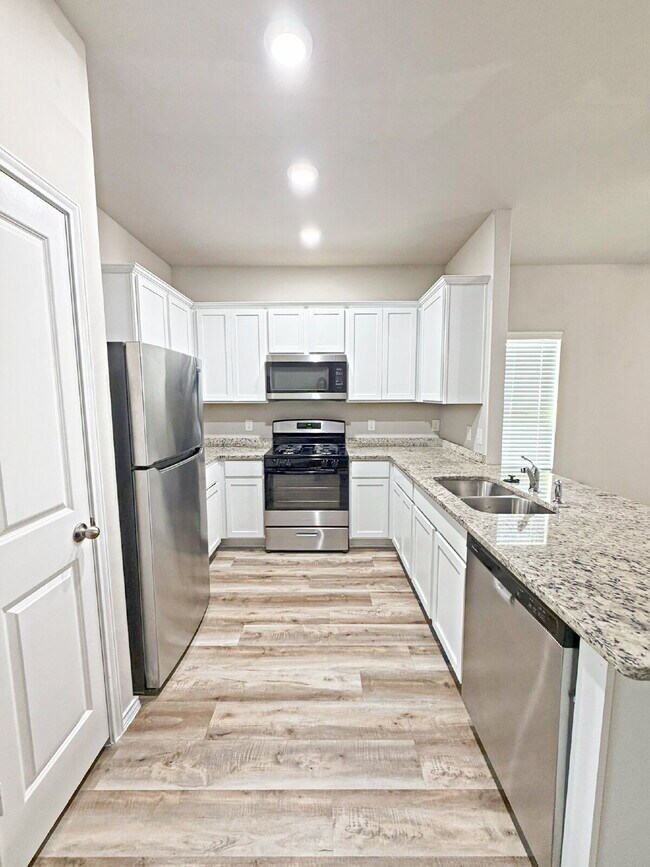 Building Photo - 135 Damon Dv
