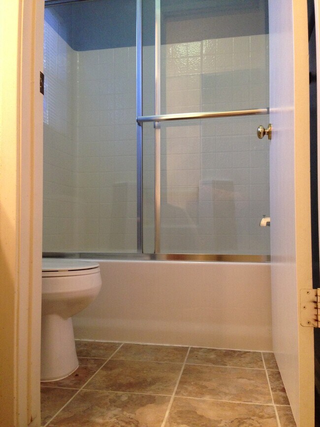 Building Photo - Silver Creek area. 4BD 2 BA. CLEAN,  NEWLY PAINTED