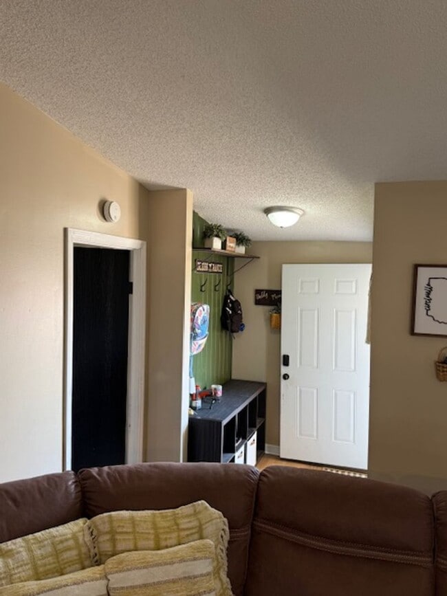 Building Photo - $500 OFF move in SPECIAL!  Room to Roam