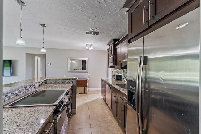 Building Photo - 5854 SE Orange Blossom Trail