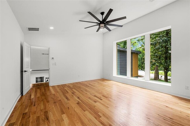 Building Photo - 2155 Venetian Dr SW