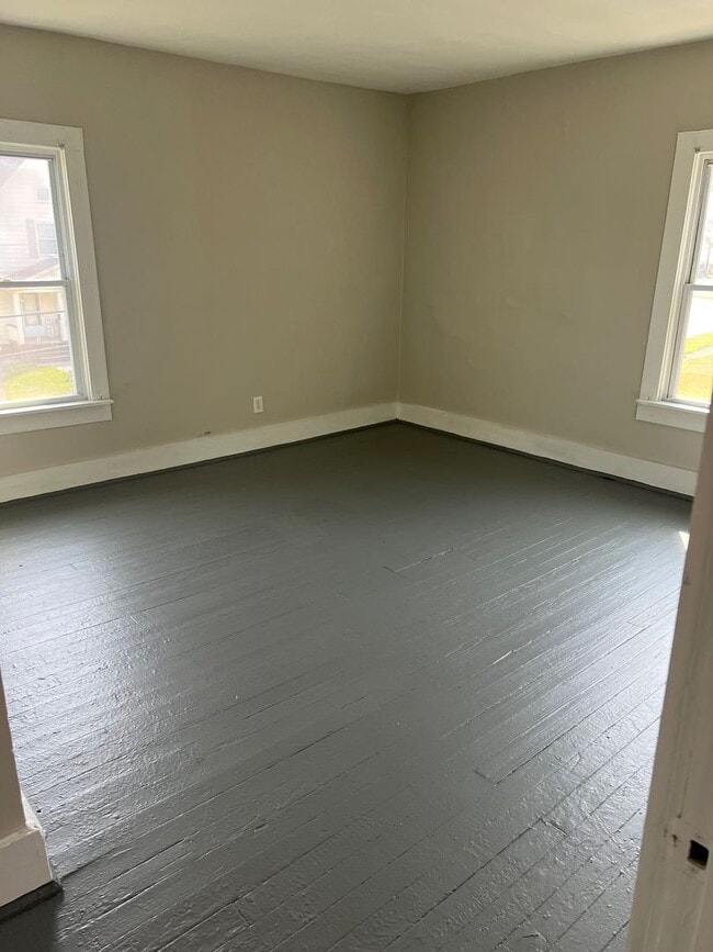 Building Photo - YOUNGSTOWN WEST SIDE 2 BEDROOM