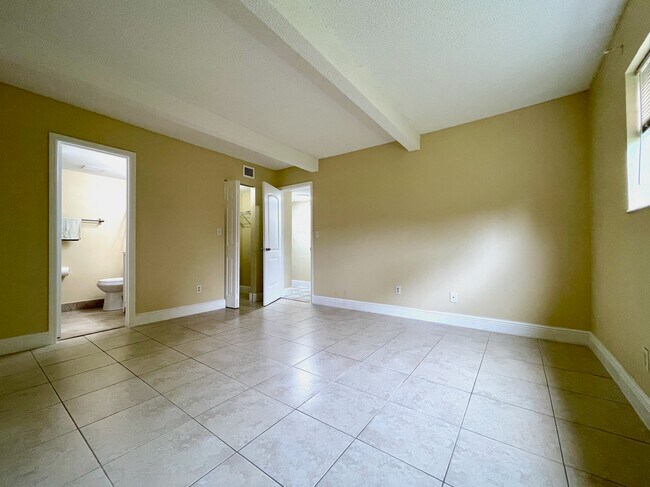 Building Photo - 1005 S Flagler Ave