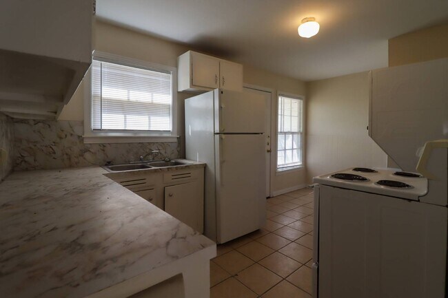 Building Photo - 1512 White Ave