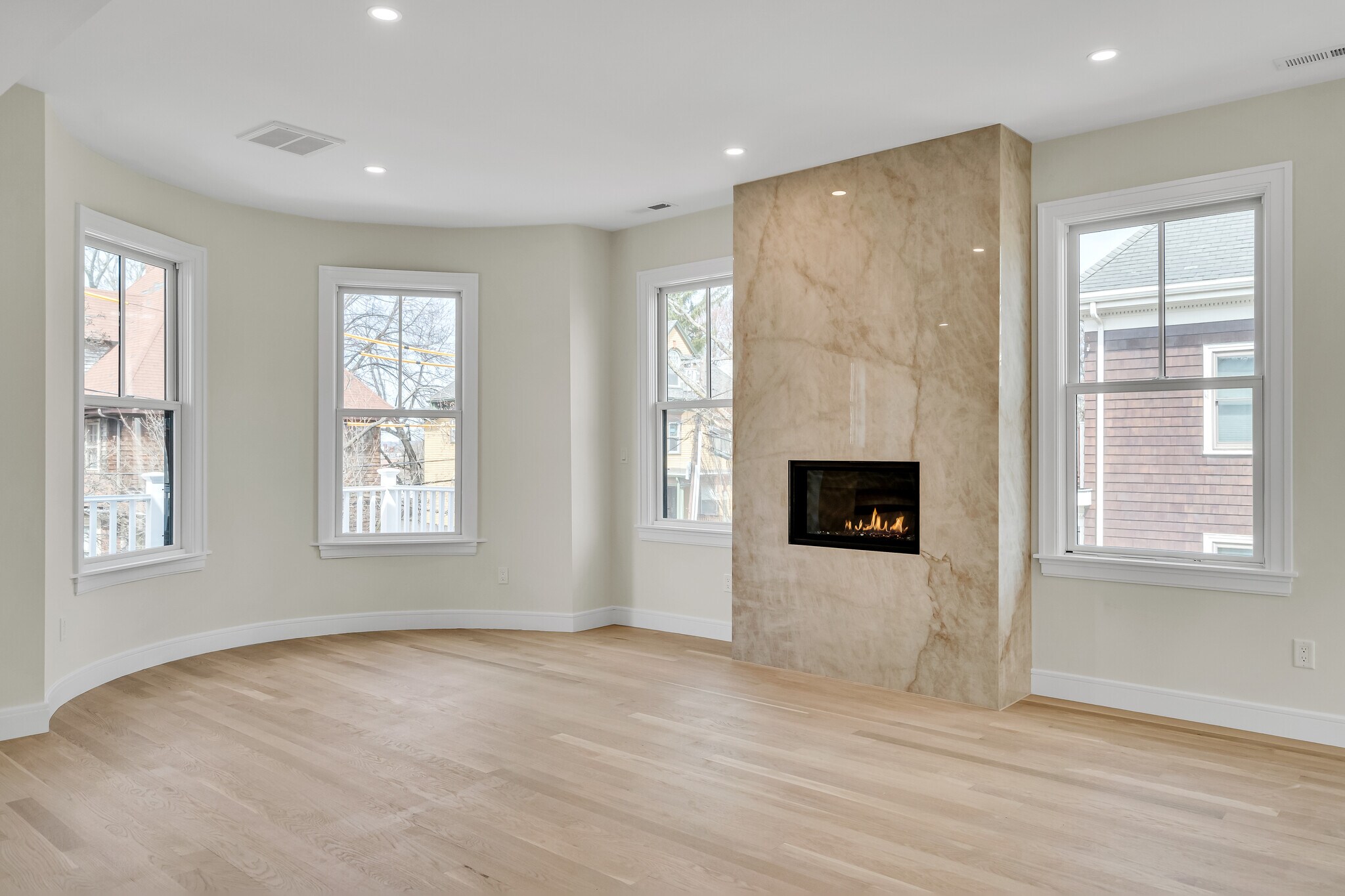 Building Photo - 77 Thorndike St