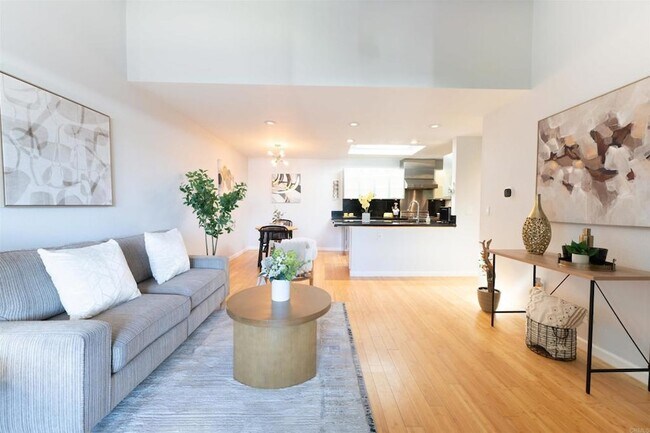 Building Photo - 1615 Hotel Cir S