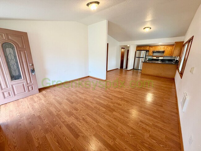 Building Photo - Awesome Mid-Century Classic 3-Bedroom House in NE Portland - $100 OFF FIRST MONTH