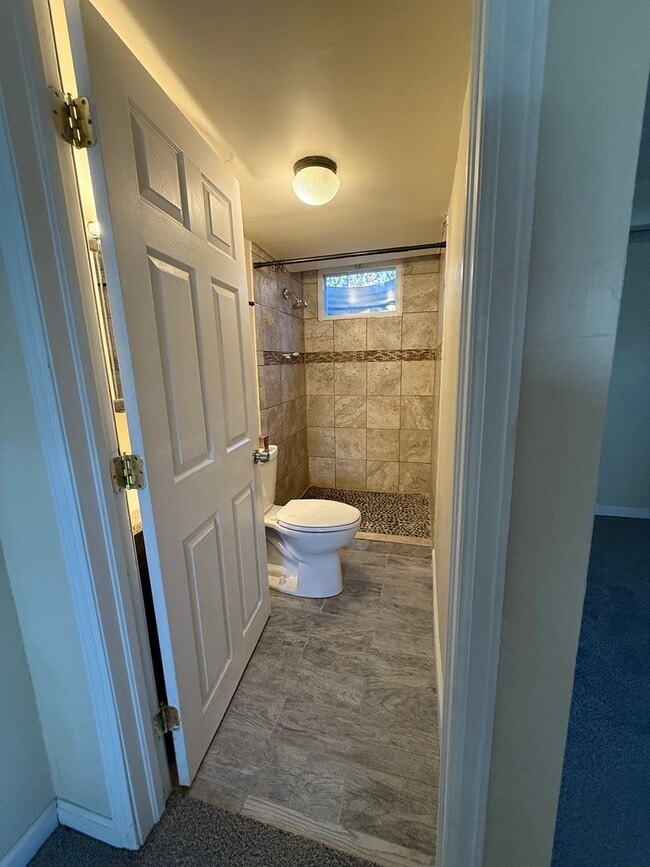 Building Photo - Five Bedroom House Close To Ft. Carson