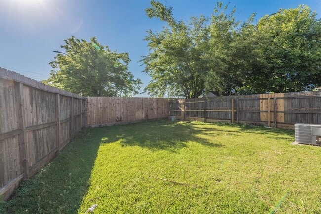 Building Photo - 10203 Azalea Village Dr